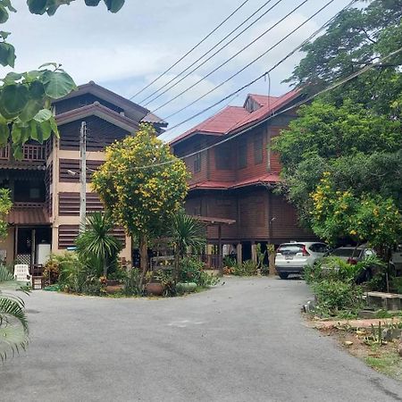 Baan Lotus Guest House พระนครศรีอยุธยา ภายนอก รูปภาพ