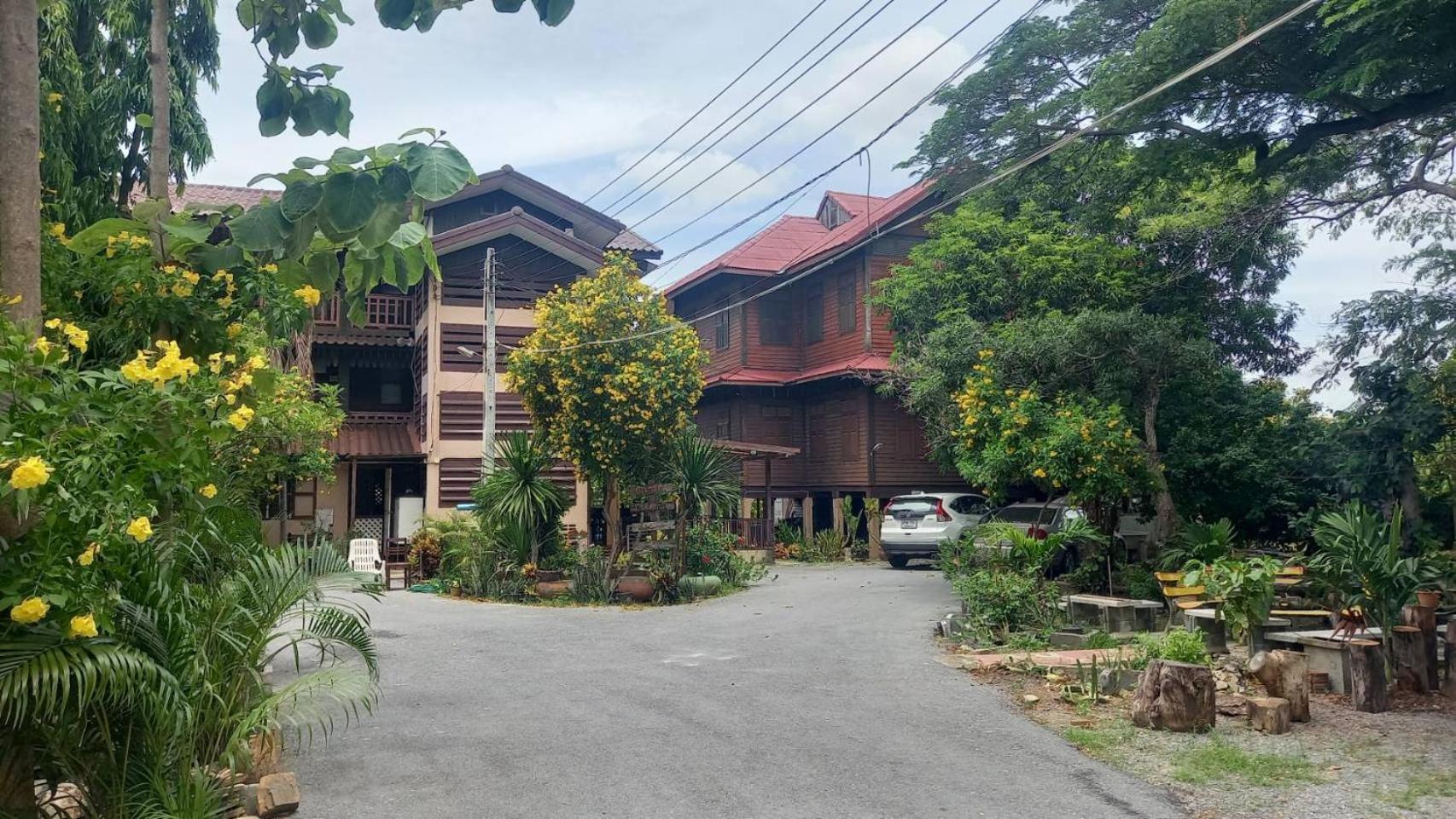 Baan Lotus Guest House พระนครศรีอยุธยา ภายนอก รูปภาพ