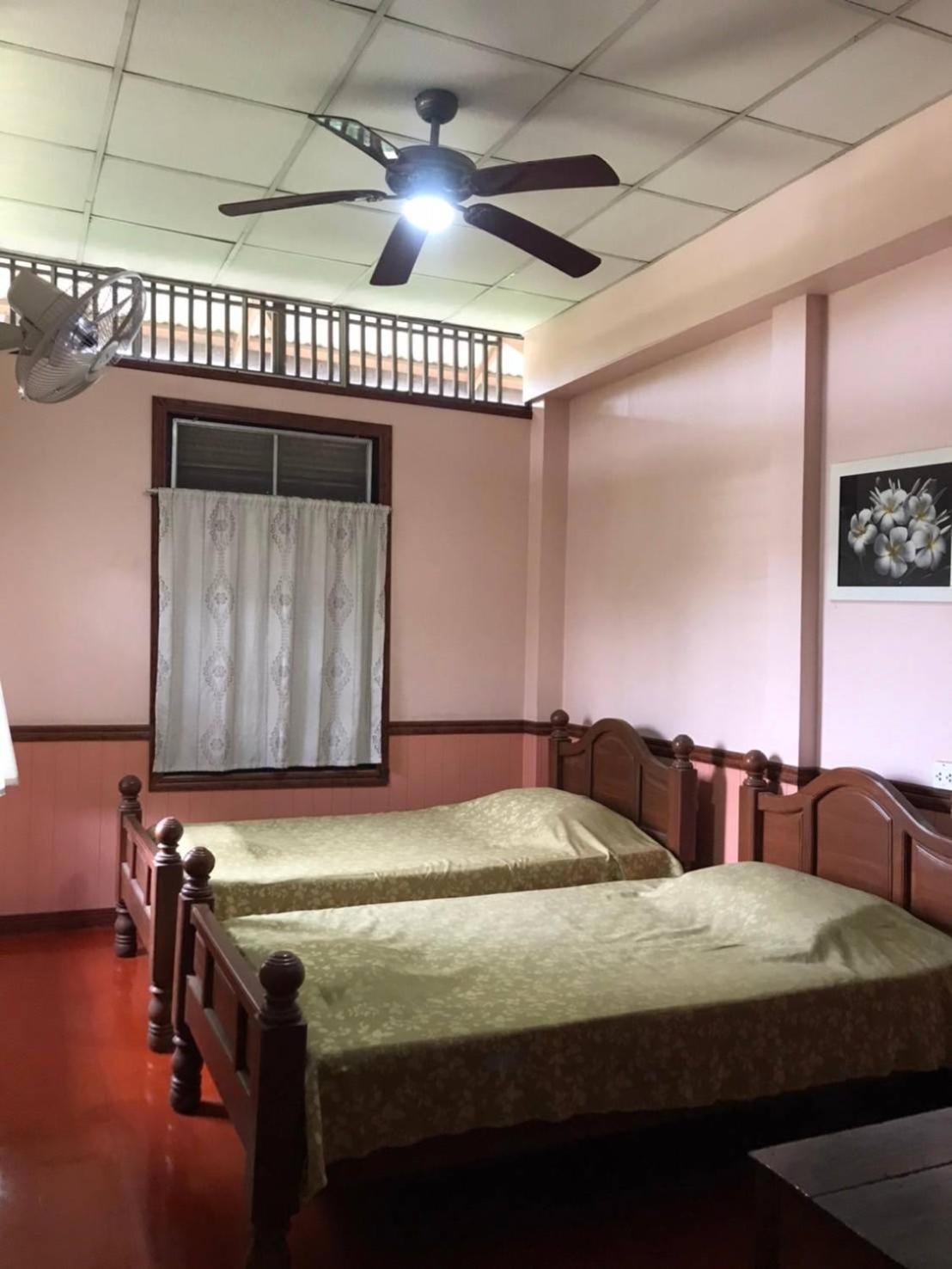 Baan Lotus Guest House พระนครศรีอยุธยา ภายนอก รูปภาพ